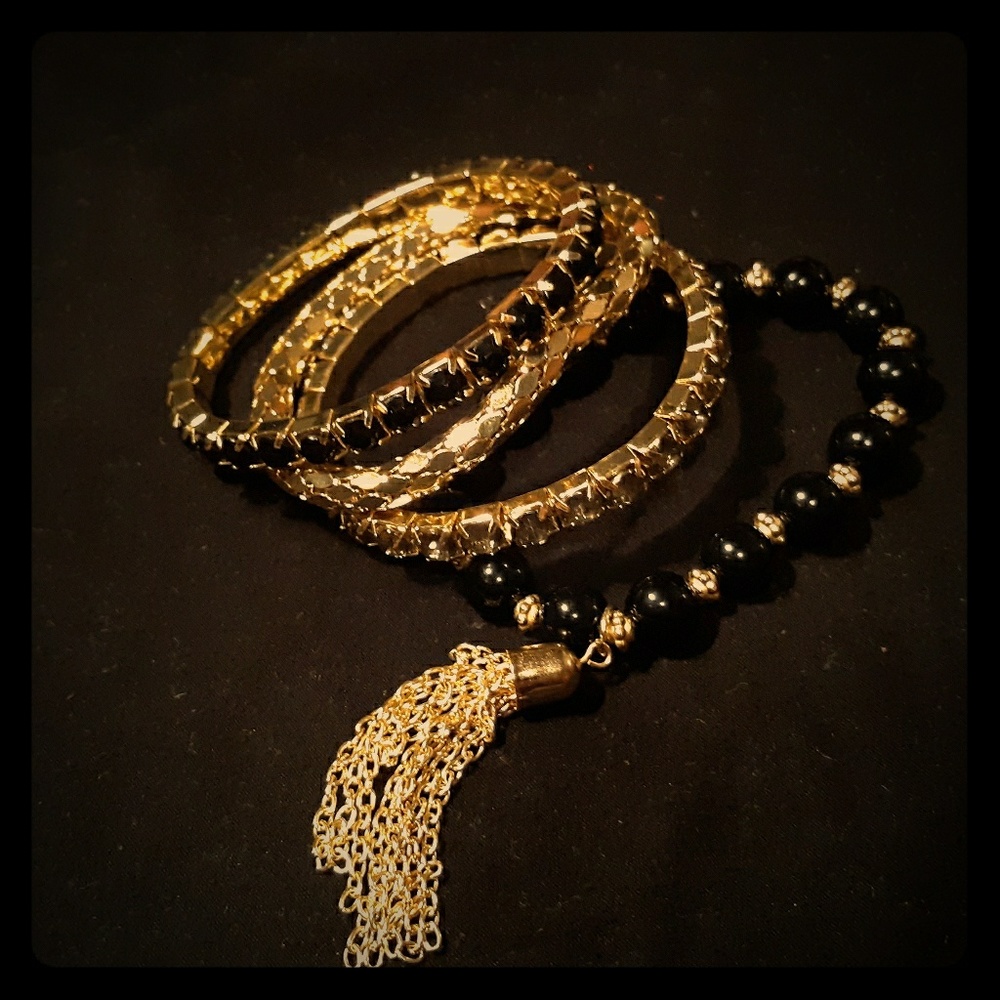 *NEW!* Set of 4 Stackable Bracelets